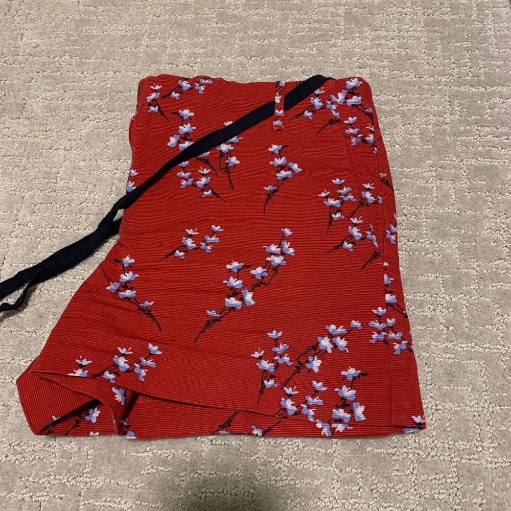 LOFT. Red shorts with blue flower detail & tie waist. Size 4